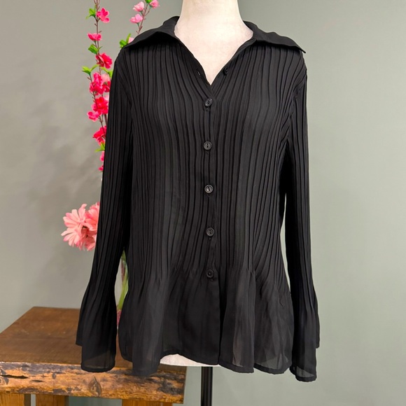 Investments Petites Button Down long Sleeve - Picture 1 of 9